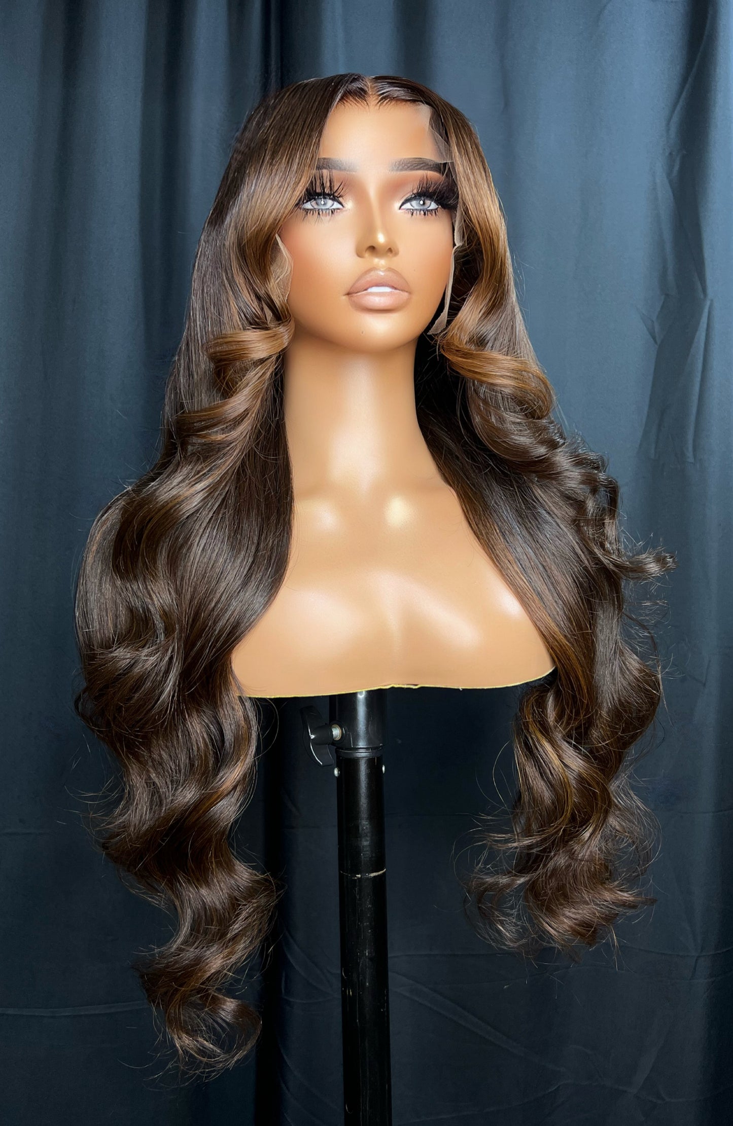 “HEAVENLY” FRONTAL, 24 POLEGADAS, BODY WAVE PERUCA PERSONALIZADA