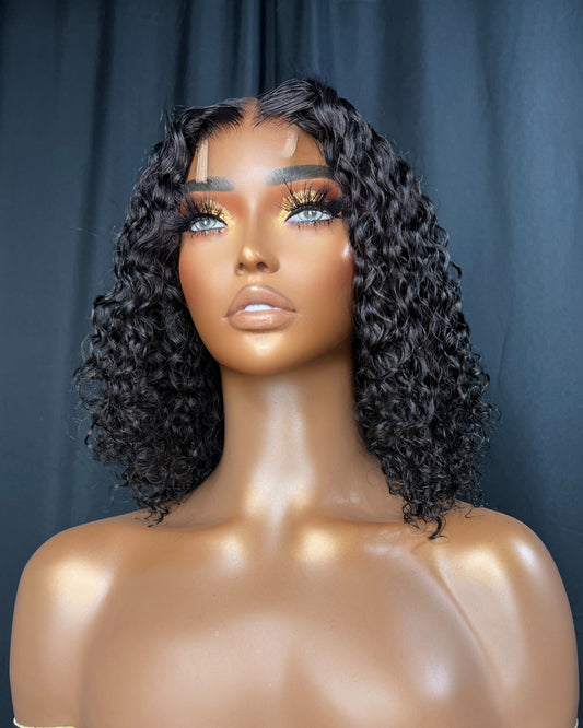 “BAMBI” 2x6 HD LACE CLOSURE, 12 POLEGADAS, CURLY BOB, PERUCA AUTO-INSTALÁVEL