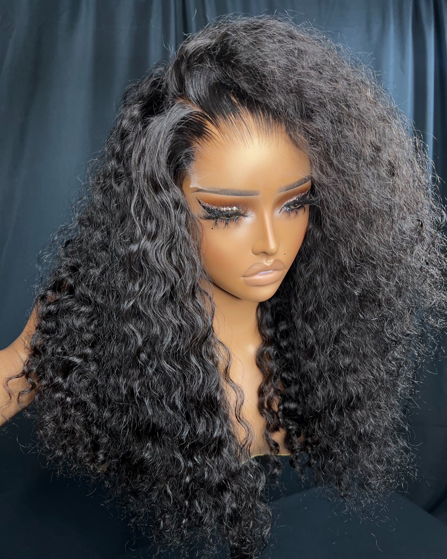 “JÁKAYLA” 5X5 HD LACE CLOSURE, 18-INCH, GLUE-LESS, BEST CURLY HAIR, READY TO SHIP WIG.