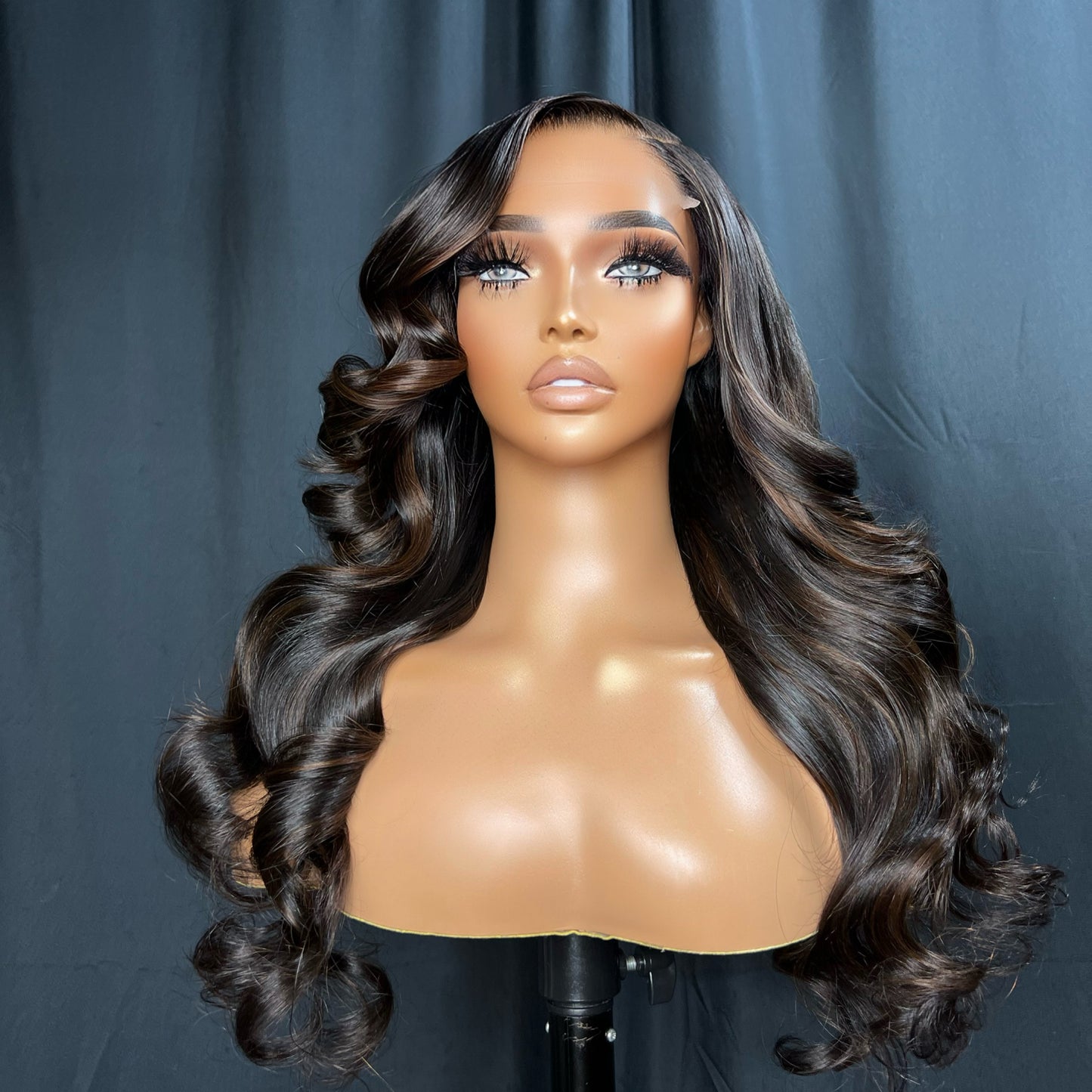 “CHRISTIAN” PERUCA SEM COLA PRONTA PARA ENVIAR, CABELO ONDULADO DE 20 POLEGADAS, MECHAS BALAYAGE, PERUCA PARA INICIANTES