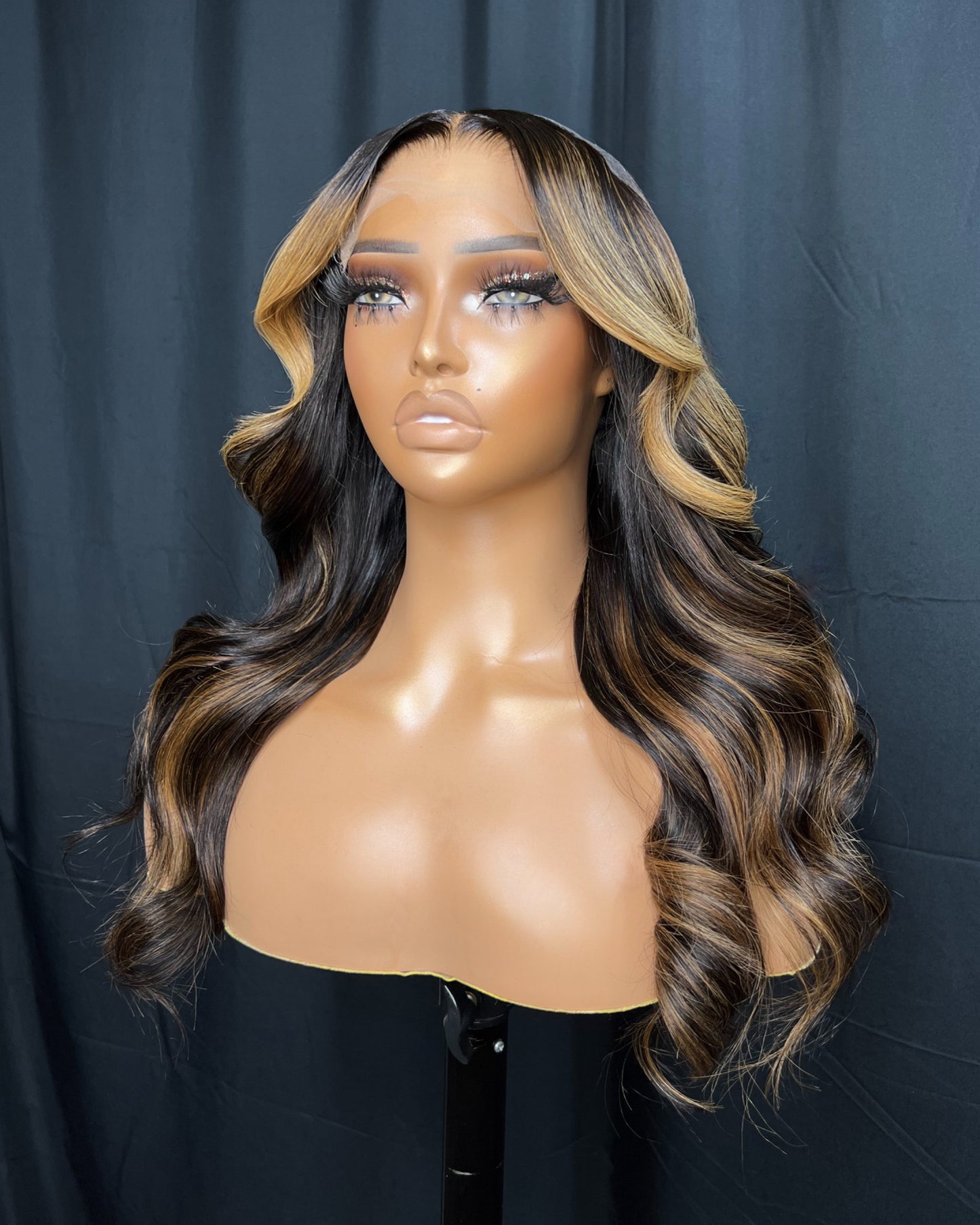"LARESHA" 5X5 TRANSPARENT LACE, 16-INCH BALAYAGE, LAYERED WIG