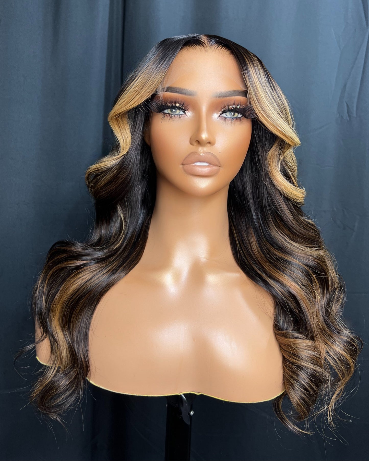 "LARESHA" 5X5 TRANSPARENT LACE, 16-INCH BALAYAGE, LAYERED WIG