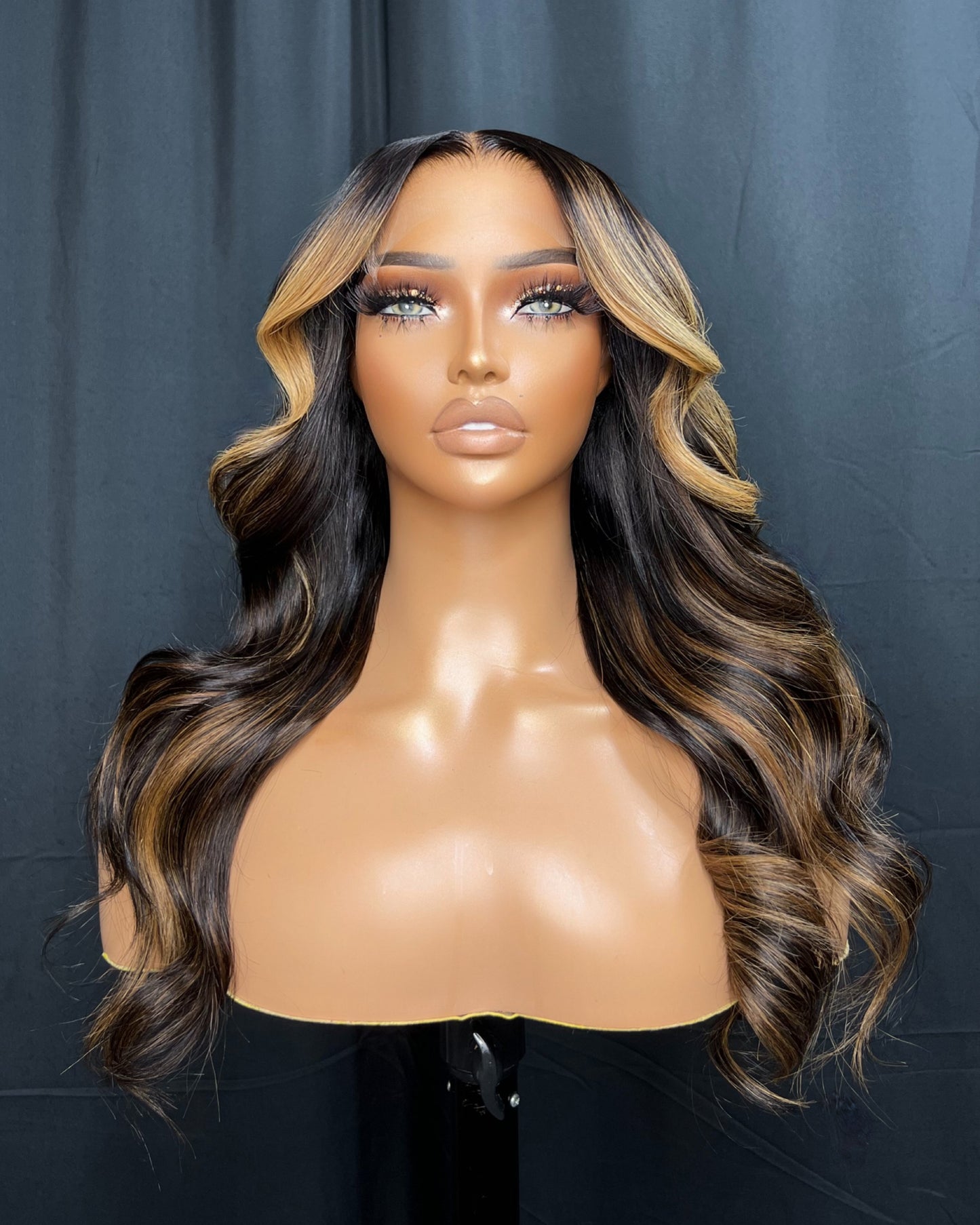 "LARESHA" 5X5 TRANSPARENT LACE, 16-INCH BALAYAGE, LAYERED WIG