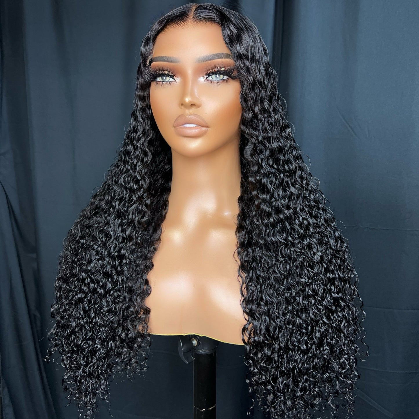 READY TO WEAR, 22-INCH CURLY WIG