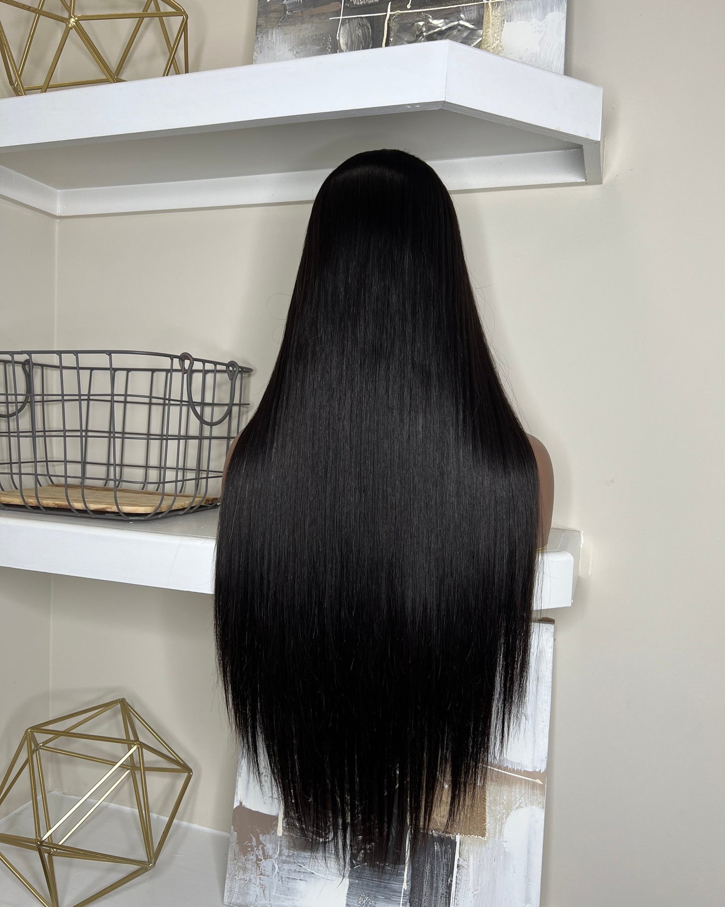 STRAIGHT U-PART, 22-INCH WIG